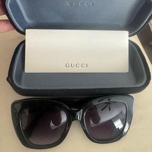 Gucci Sunglasses GG0327S 001 52  like new, no scratches or stains.